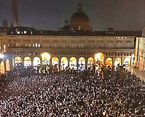 raduno in piazza maggiore